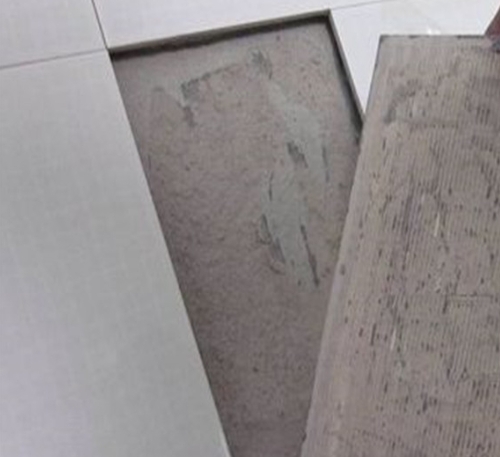 绥滨瓷砖空鼓维修公司分享瓷砖铺贴时如果打浆（即涂抹在瓷砖背面和基层上的砂浆或瓷砖胶）过少，会带来以下问题